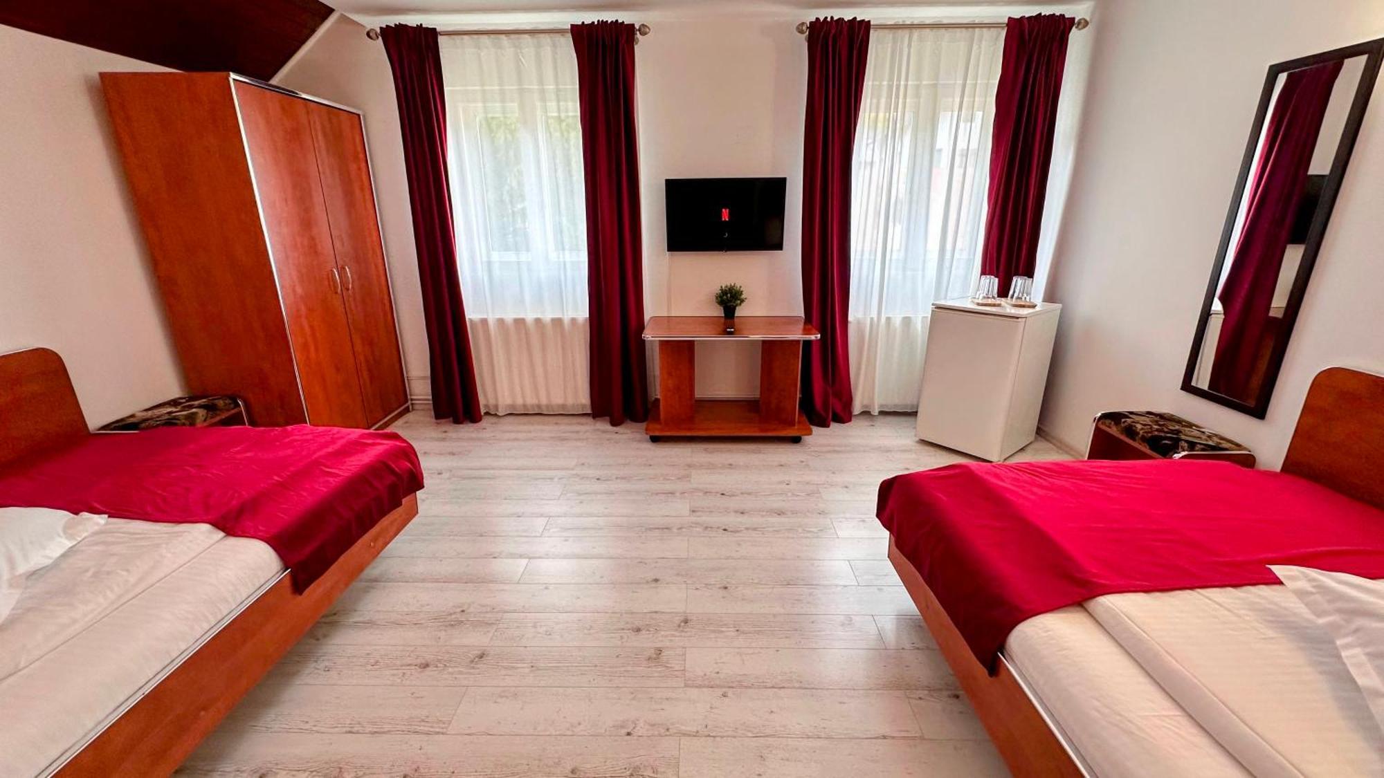 Отель Valea Alba View - Self Check-In Буштени Экстерьер фото