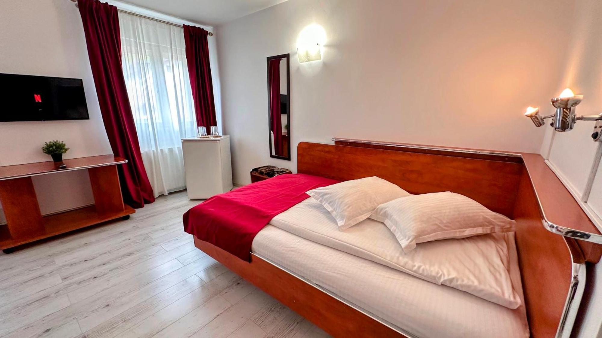 Отель Valea Alba View - Self Check-In Буштени Экстерьер фото