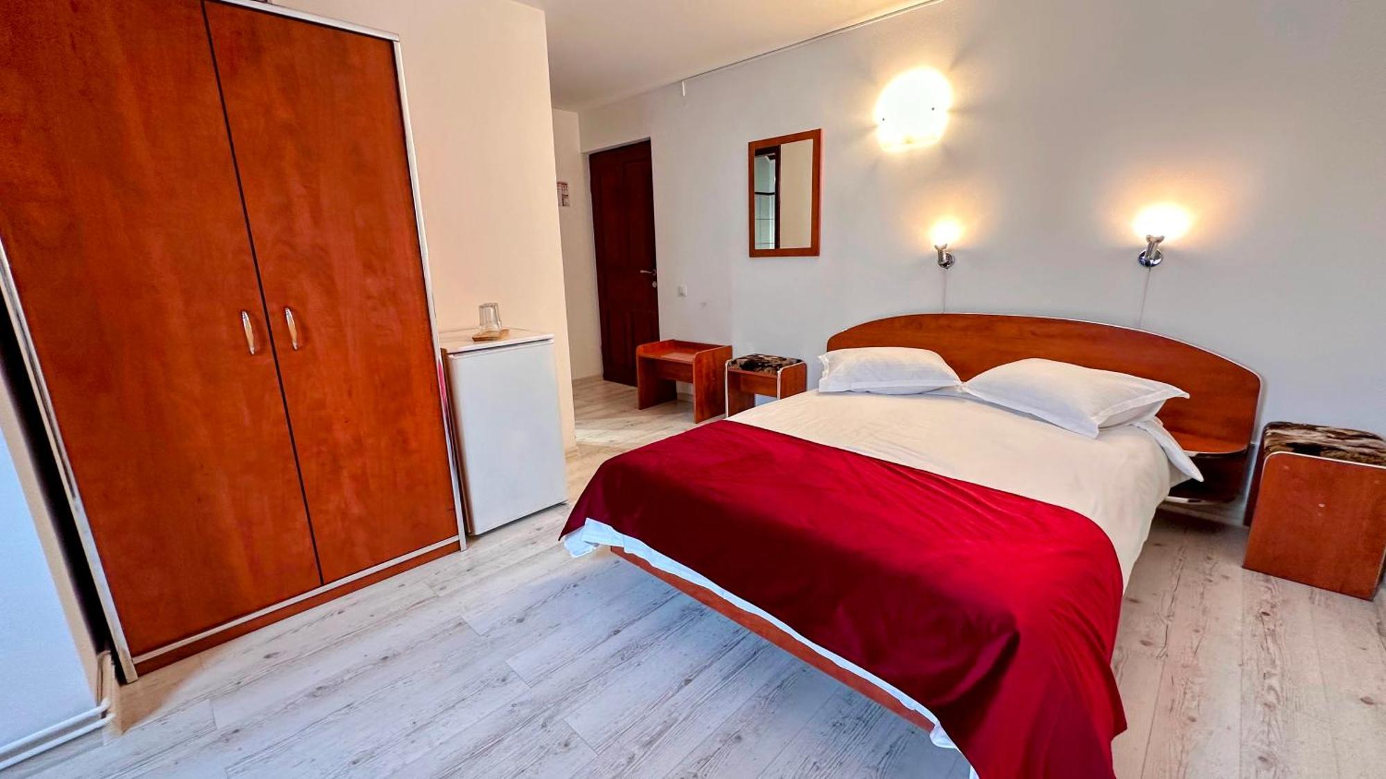 Отель Valea Alba View - Self Check-In Буштени Экстерьер фото