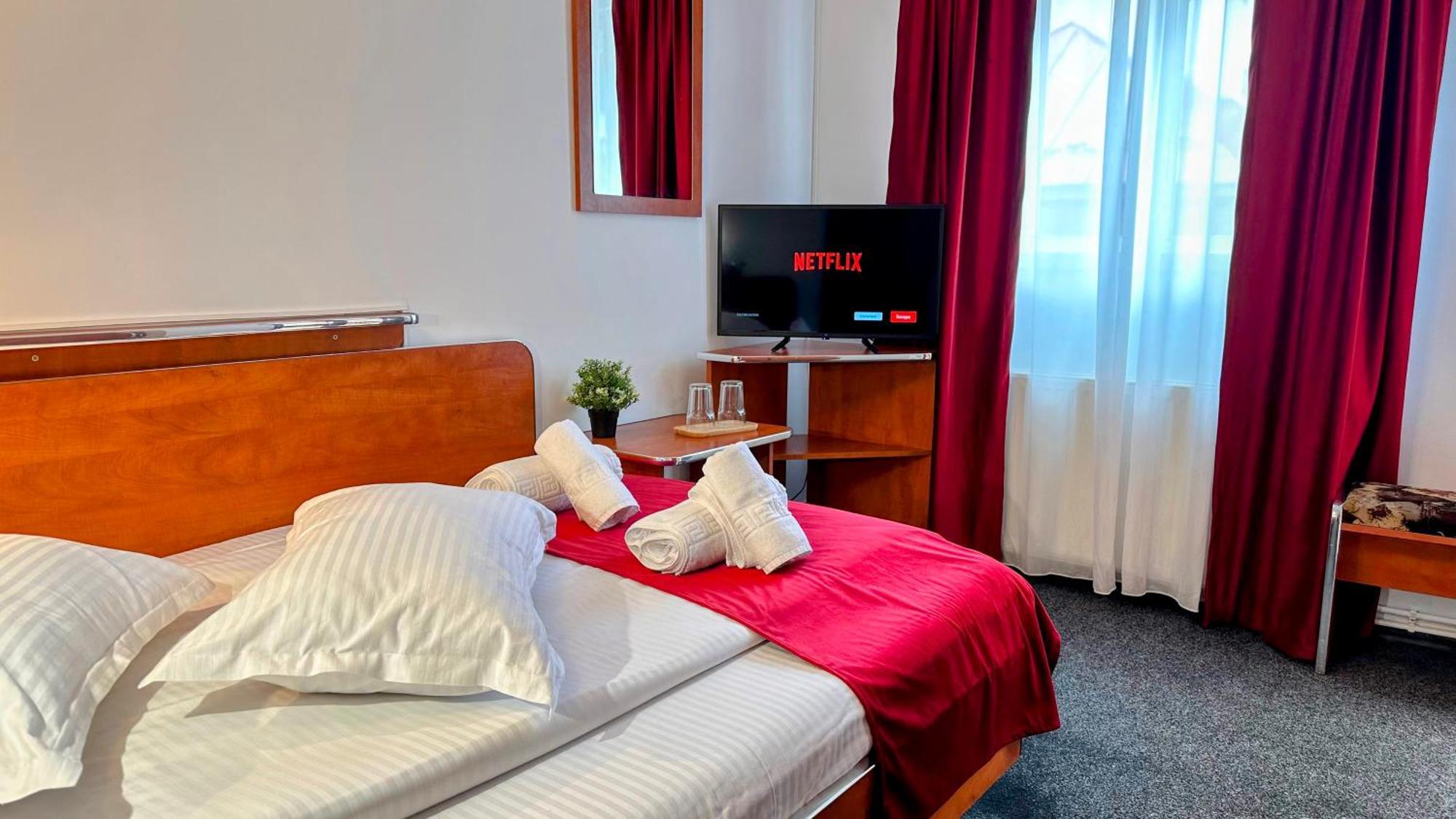 Отель Valea Alba View - Self Check-In Буштени Экстерьер фото