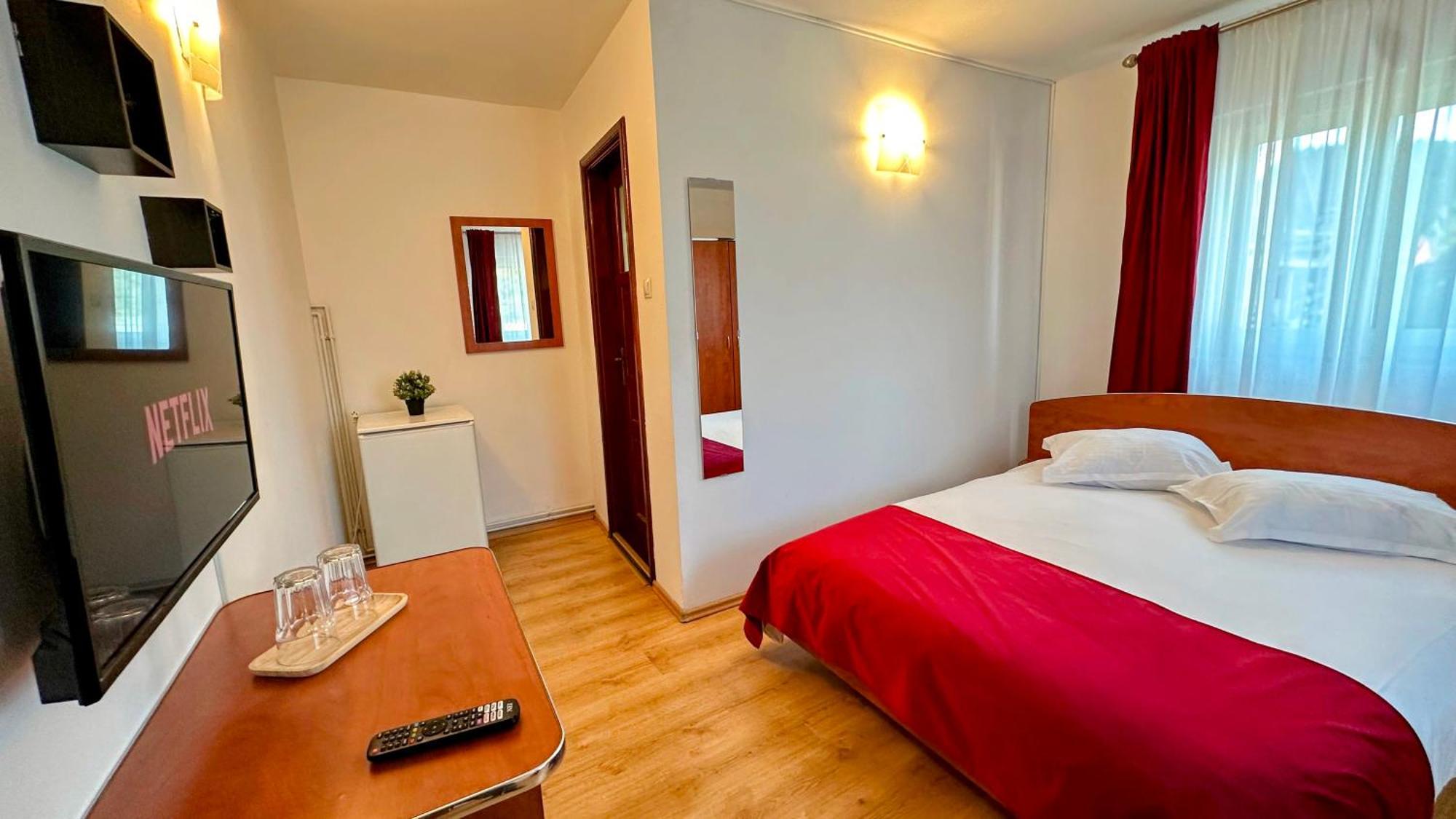 Отель Valea Alba View - Self Check-In Буштени Экстерьер фото
